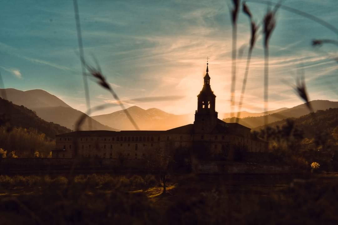 Monasterio De Yuso (@visityuso) on Twitter photo Atardeceres que nos dejan sin palabras 👏 . Digno de ser compartido en redes. Un #rt #retwitt a esta publicación de <a href="/visitYuso/">Monasterio De Yuso</a> . Publica fotos del Monasterio y etiquétanos <a href="/visitYuso/">Monasterio De Yuso</a> para compartirlo. Gracias! Atardeceres que nos dejan sin palabras 👏 . Digno de ser compartido en redes. Un #rt #retwitt a esta publicación de <a href="/visitYuso/">Monasterio De Yuso</a> . Publica fotos del Monasterio y etiquétanos <a href="/visitYuso/">Monasterio De Yuso</a> para compartirlo. Gracias!