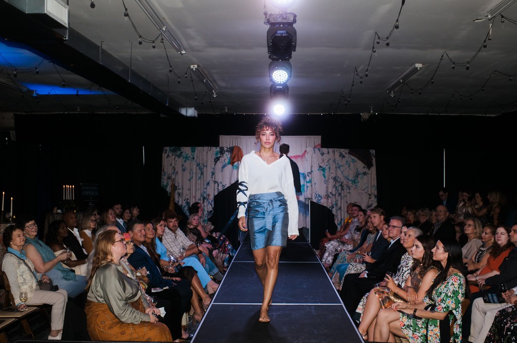 KnoxvilleOpera's tweet photo. About last night...🎶🌟👖🥂💖 Thanks to everyone who made Couture Opera 2024 so special! 

📸 @reed_schick https://t.co/2B8eOpIPBk