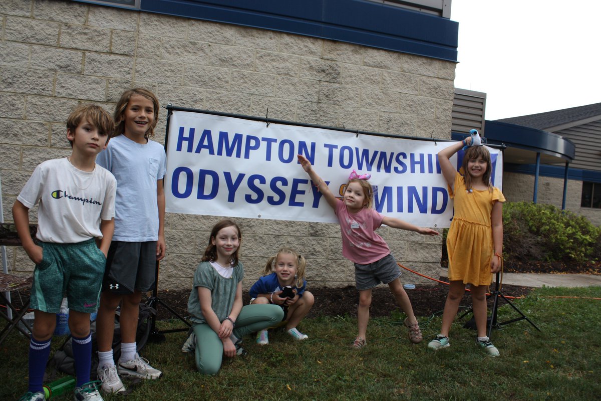 Hampton_Talbots's tweet photo. A little bit of rain couldn't get in the way of the Talbot Tailgate fun! Thank you to everyone who came out and supported the various clubs and organizations at Hampton. #TalbotPride https://t.co/zy1ghvg75j