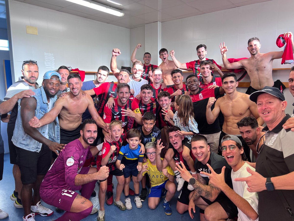 | PREFERENTE |

Atlético Santa Cruz 2-1 EF El Raal

Gran victoria del primer equipo en el derby local. Los autores de los goles fueron Fran Soto y Minguela.

¡Seguimos! 💪

#VamosSantaCruz❤️🖤