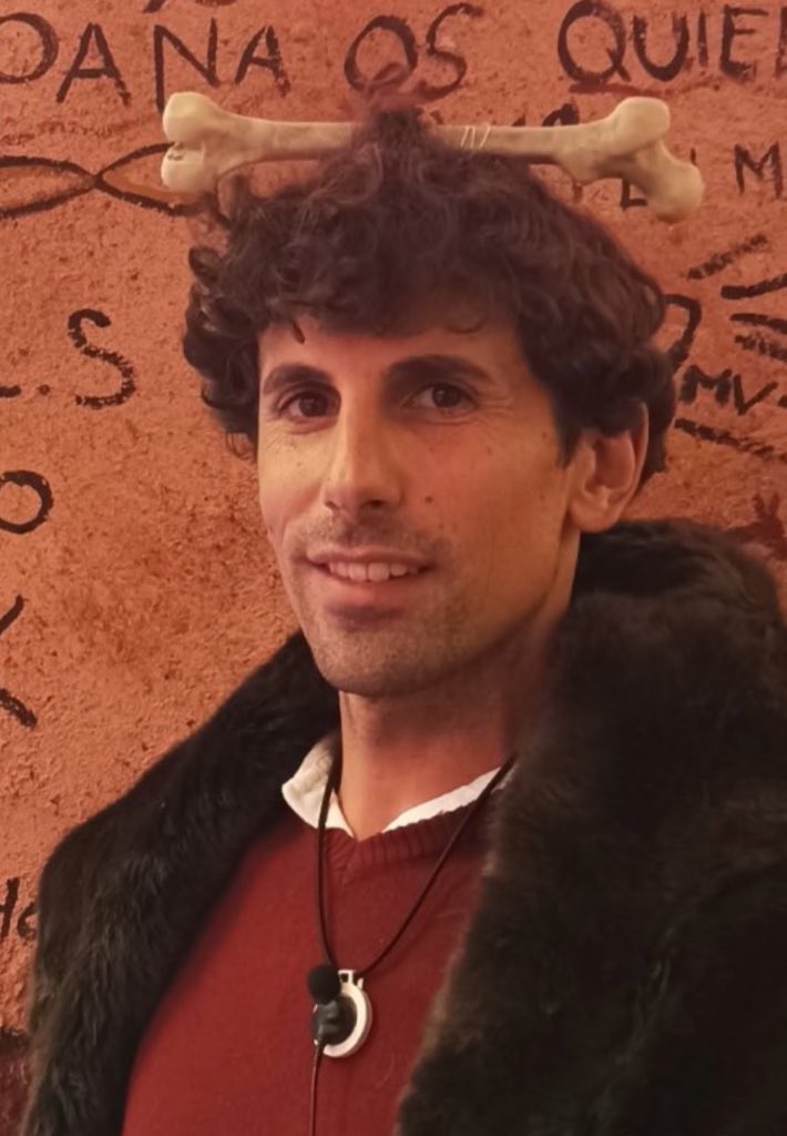 HeyHeisTony's tweet image. La corona era suya pero prefirió ponerse un hueso 🤴🏼👑🦴 #GH28S