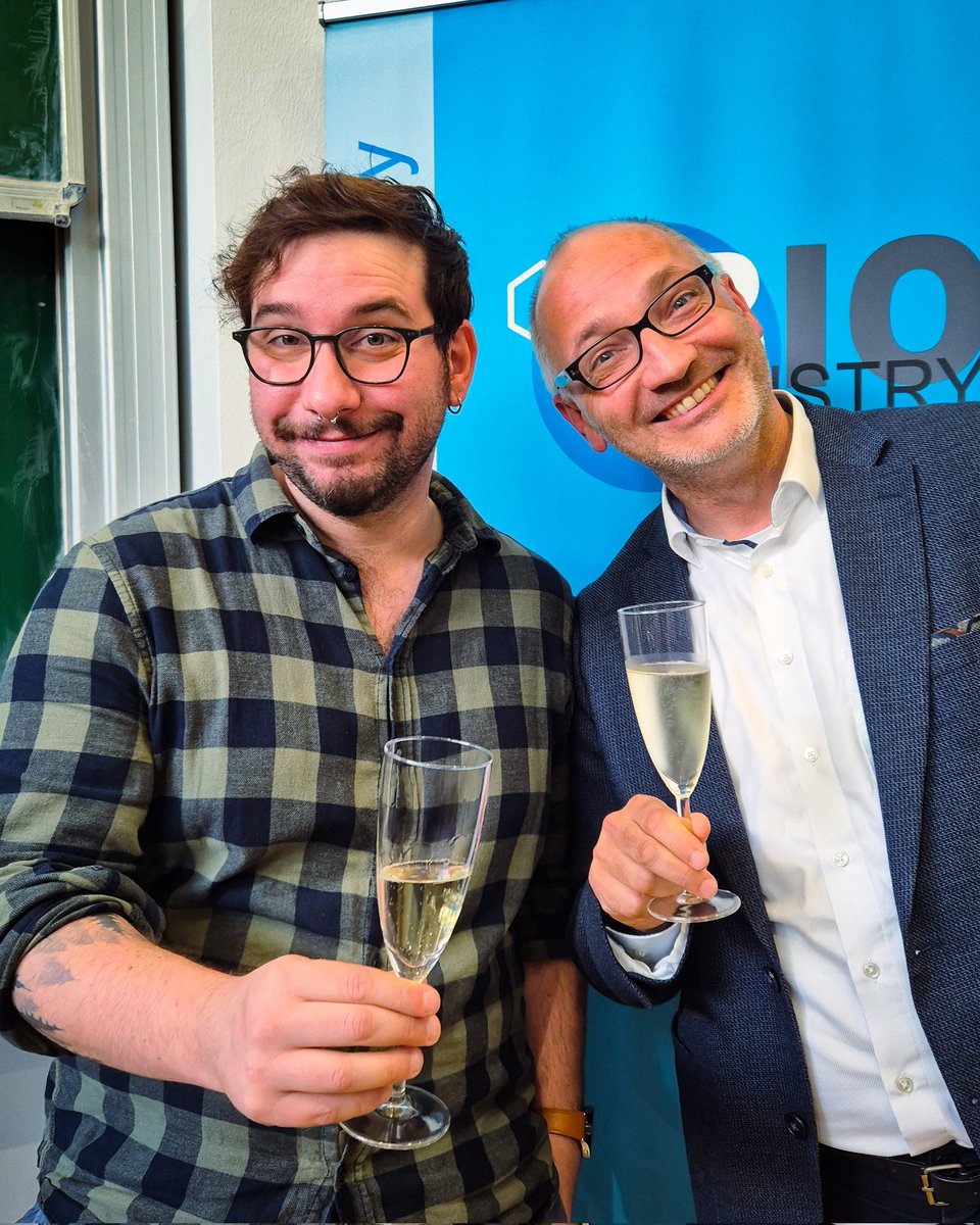 Tanio Calabrese (@taniodraws) on Twitter photo Honored to share my journey and #inspire the next generation of scientists at the 2024 #Biochemistry Bachelor & Master Ceremony <a href="/UniCologne/">Universität zu Köln</a>. Thank you, <a href="/Riemerlab/">Jan Riemer</a>, for the invitation — great to be back! Congrats to the grads! "Don't (just) dream it. Be it." #youngscientists #rhps Honored to share my journey and #inspire the next generation of scientists at the 2024 #Biochemistry Bachelor & Master Ceremony <a href="/UniCologne/">Universität zu Köln</a>. Thank you, <a href="/Riemerlab/">Jan Riemer</a>, for the invitation — great to be back! Congrats to the grads! "Don't (just) dream it. Be it." #youngscientists #rhps