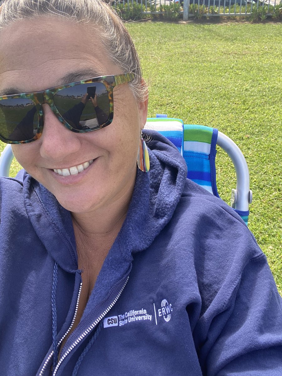 At the field, cheering on my daughter, &amp; loving my new <a href="/CSU_ERWC/">CSU Expository Reading and Writing Curriculum</a> hoodie with pride! ✍️ 📖 🗣️ 

Hope you’re having a great start to your Saturday, teacher friends!

#UnlimitedTeacher #TQE #gradeless #essays #highschool #middleschool #teacher #teaching #edu #ai #ela #ap #erwc