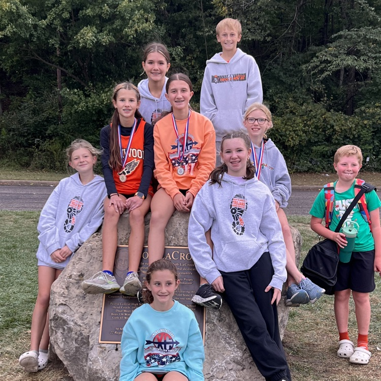 elmwood322's tweet photo. JH XC ran at Detweiller Park on Friday. 22 season bests between the boys and girls. The boys ran well in the varsity race, and the girls finished second as a team in the open race. Mady (2nd), Sydney (10th), Sophie (14th), and Charley (18th) all earned medals. #TheTrojanWay https://t.co/PAWZ4Ymhav