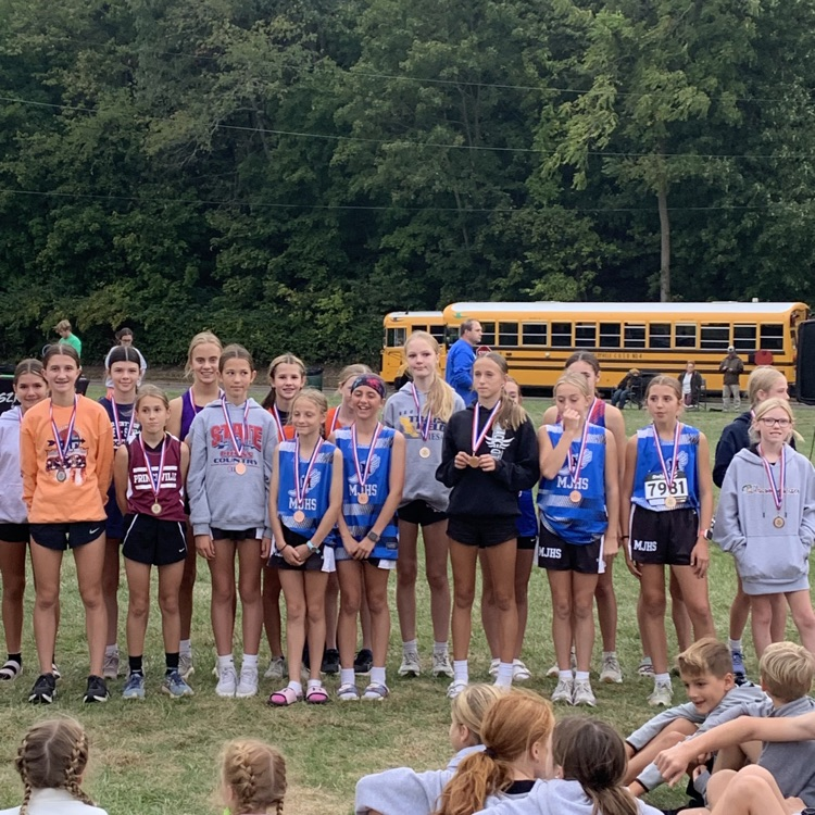 elmwood322's tweet photo. JH XC ran at Detweiller Park on Friday. 22 season bests between the boys and girls. The boys ran well in the varsity race, and the girls finished second as a team in the open race. Mady (2nd), Sydney (10th), Sophie (14th), and Charley (18th) all earned medals. #TheTrojanWay https://t.co/PAWZ4Ymhav