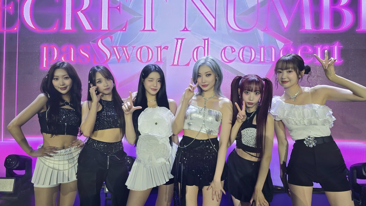 5ecretNumber's tweet image. [*****]

시크릿넘버의 첫 단독콘서트에 와주신 
락키 여러분 너무 감사합니다💕
락키들 덕분에 무대 잘 마쳤어요👍🏻
락키들도 가자-! 가보자고-!

#SECRET_NUMBER #시크릿넘버
#SECRETNUMBER_pasSworLd