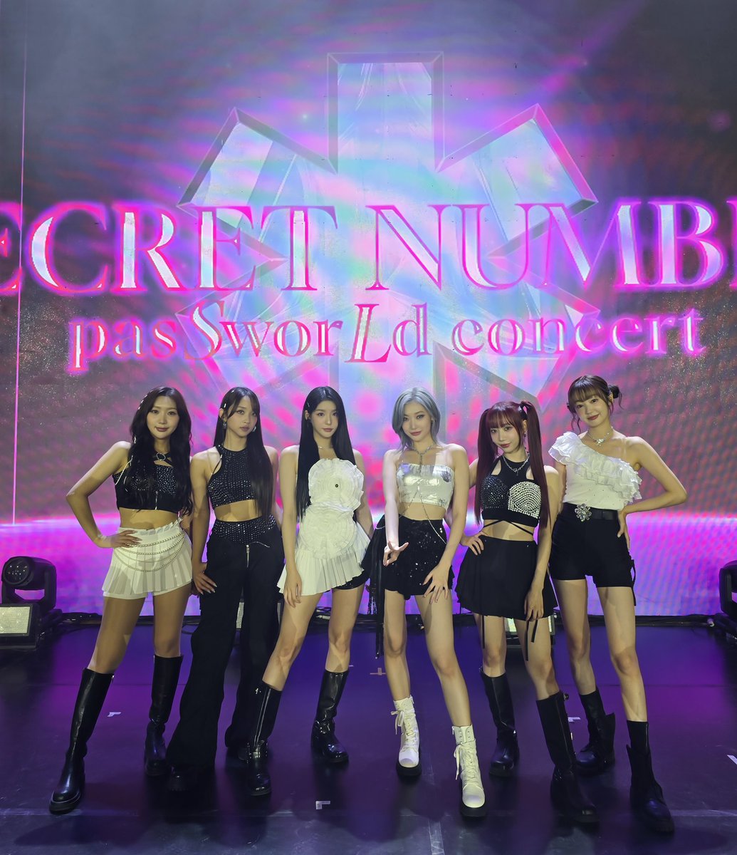 5ecretNumber's tweet image. [*****]

시크릿넘버의 첫 단독콘서트에 와주신 
락키 여러분 너무 감사합니다💕
락키들 덕분에 무대 잘 마쳤어요👍🏻
락키들도 가자-! 가보자고-!

#SECRET_NUMBER #시크릿넘버
#SECRETNUMBER_pasSworLd