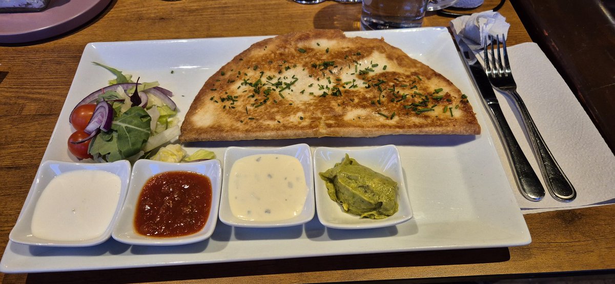 MissStrife's tweet image. It was my birthday yesterday so me and my family was out eating yummy food!

However today I have suffered from stomach pains because there was something in the food my stomach can't handle 🥲