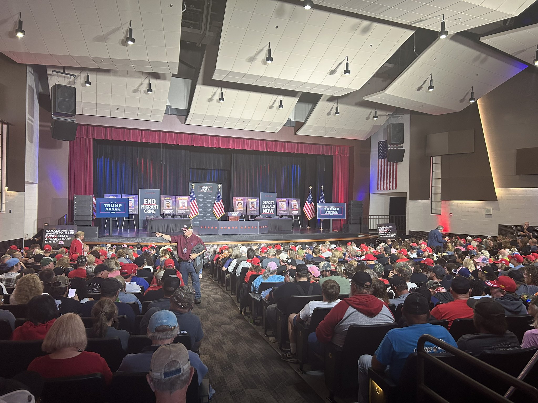 Telegraph Herald on X: &ldquo;Supporters of former President Trump fill 