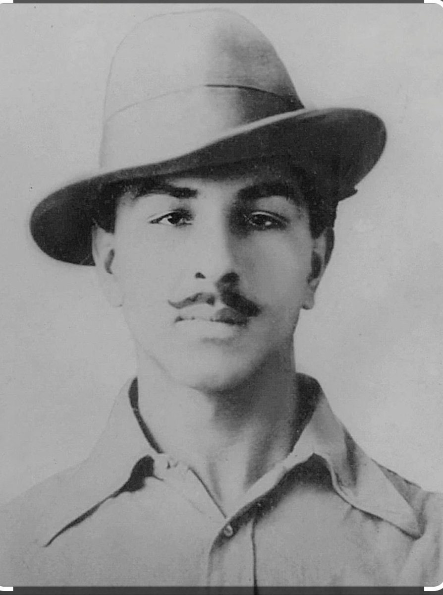 kunalrgautam's tweet photo. शहीद ए आज़म भगत सिंह के जन्मोत्सव पर आप सभी को बधाई। एक ज्वाला जो क्रांतिकारी विचारों के रूप में ऐसी धधकी कि अंग्रेजी प्रशासन मानसिक रूप से विचलित हो गया। भगत सिंह के विचारों से इतना घबरा गए गोरे कि उनके बहुत सारे लेख जो जेल में लिखे थे जेल में ही नष्ट कर दिए।
याद रखिए, भगत सिंह के समानता के विचारों की ज्वाला को अपने हृदयों में धधकाए रखना हम सभी का कर्तव्य है।
आप सभी को फिर से बधाई।