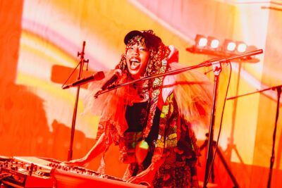 Live music? 🎸 Check! Art Markets? 🖼️ Check! Supporting underrepresented artists? 👨🏽‍🎤 Check! Venus Fest has something for every Toronto art lover this weekend! <a href="/venusfest_/">Venus Fest</a> shedoesthecity.com/get-inspired-a…