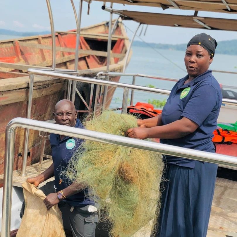 UgandaRangers's tweet photo. Plastic debris is increasingly a defining feature of life in Islands communities in Africa &
given da transboundary nature of both da marine & aquatic plastic debris problem
To us & #OEOO, we see there clean-up as a vital management action despite da high financial costs https://t.co/EwPsRDPy3f