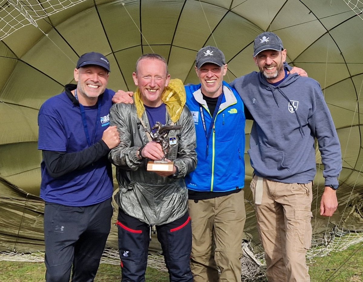 RunEveryDamnDay's tweet photo. #RED1805
@ThePARAS10 10 miler today. A PB for me and a team win. 1 hour 45. Pass time for P Company is 1.50! Not bad for a nearly 50 year old. 35lb and boots.
@UKRunChat @TeachersRunClub #tabing @rucking #yomping #runeverydamnday #runstreak https://t.co/CZ2eta4uN8