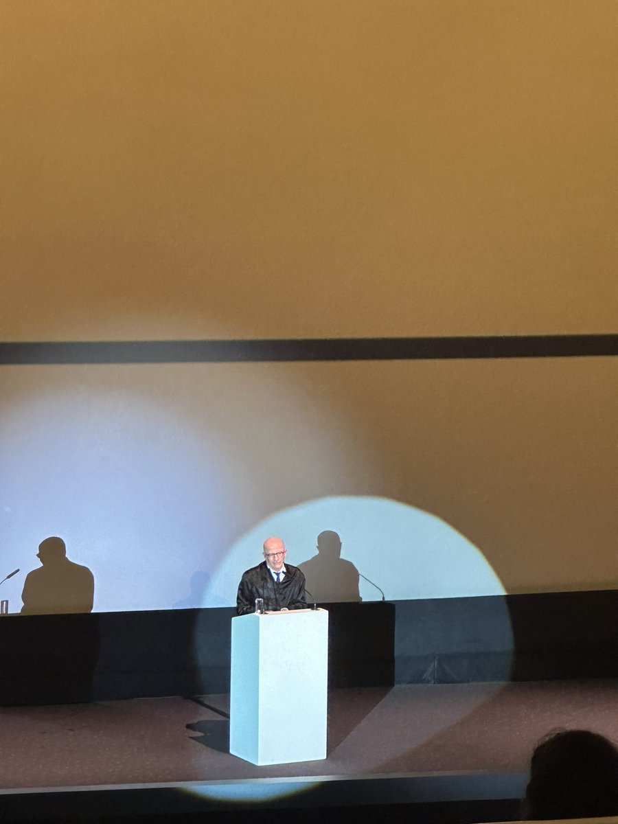 rxmanius's tweet photo. #NowWatching German premiere of #EmiliaPérez at the #FFH24.
In addition to the screening, the #DouglasSirk award was presented to Jacques Audiard!
Also showing at #NYFF62 https://t.co/ise7RMuSrA