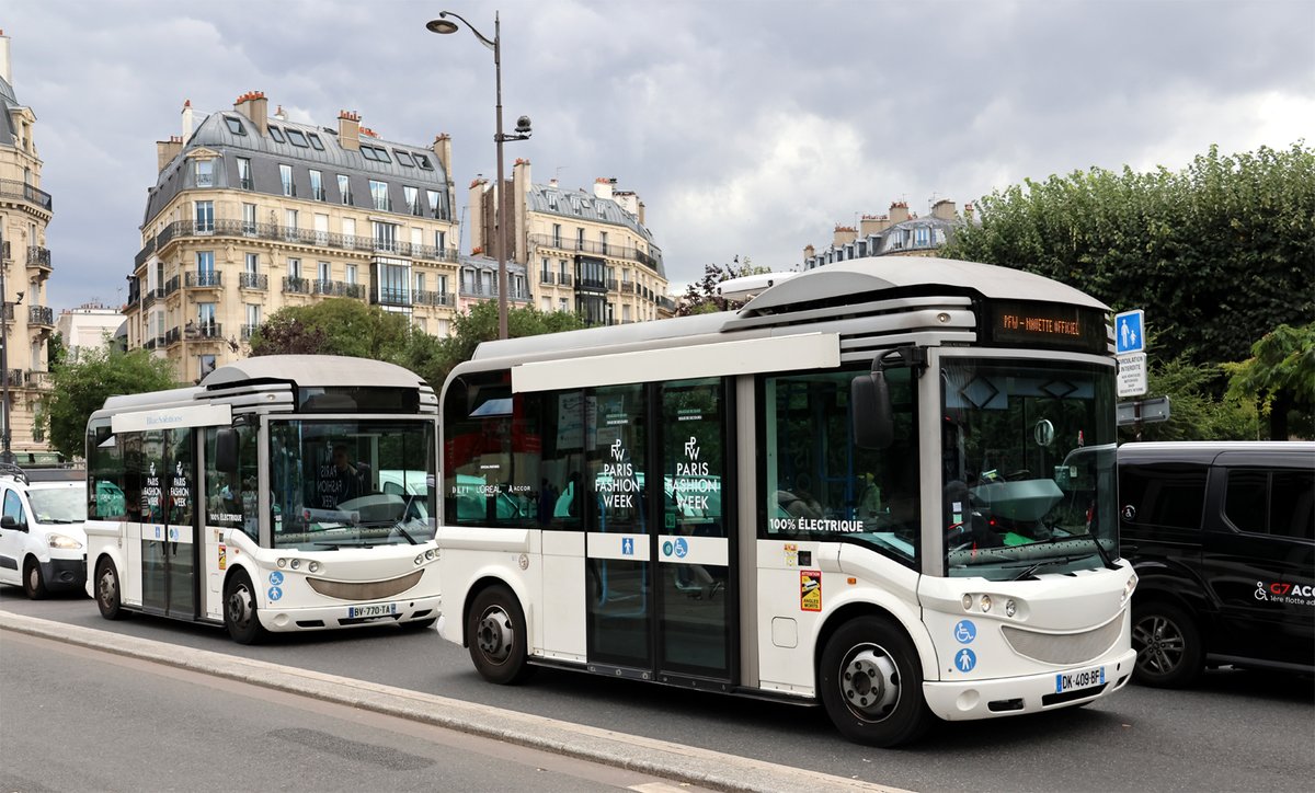transbus_org's tweet photo. La #ParisFashionWeek Mode Féminine Printemps/Été 2025 se déroule du lundi 23 septembre au mardi 1er octobre 2024. Des navettes permettent aux invités de se déplacer d'un lieu à un autre. Ce service est exploité par Bluestation avec des minibus électriques #Bluebus. https://t.co/3I39PR06y3