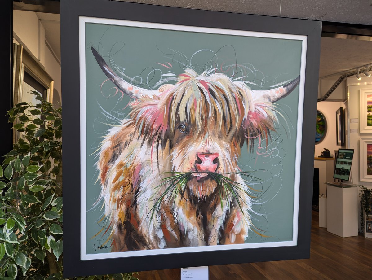 You loved our Ashley Saunders Me and Moo framed prints (more due in next week😀) but some of you wanted an original - well here she is, the gorgeous Henrietta watching you watching her in our weekend window 😍😍😍

artworx.co.uk/products/henri…