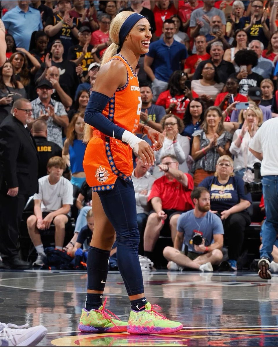avaloveswbb's tweet photo. they could NEVER make me hate you 🧡 https://t.co/yONPbj0r46