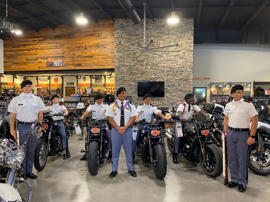 HargraveTigers's tweet image. Hargrave Color Guard cadets spent some time browsing Harley Davidson in Martinsville as they gear up for tonight’s NASCAR event at Martinsville Speedway! Proud to see our cadets representing Hargrave and engaging our local community. #Hargrave #ColorGuard #NASCAR