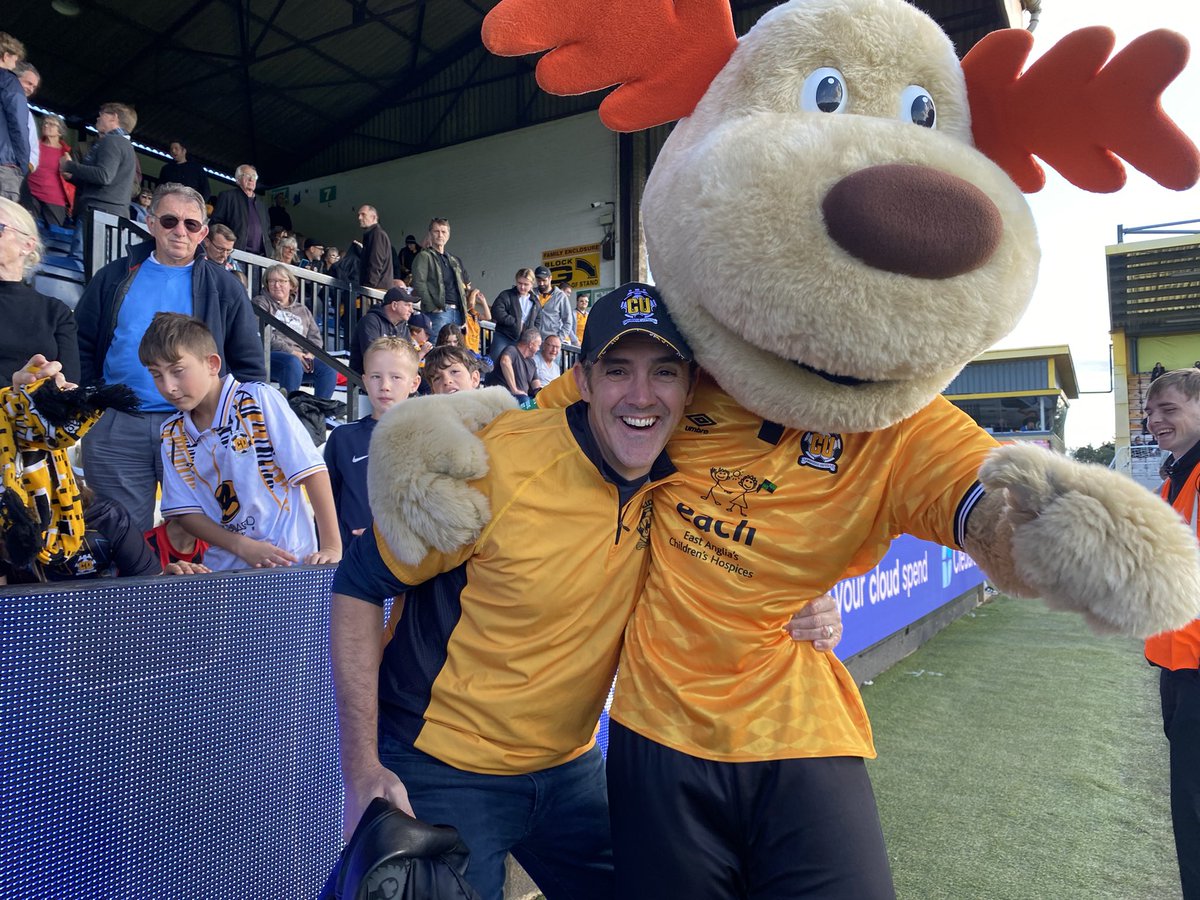 cjfowell_omfs's tweet photo. @MarvinMooseCUFC Shame about the result, but we had a cracking afternoon Marvin!! https://t.co/VWbE9xETqg