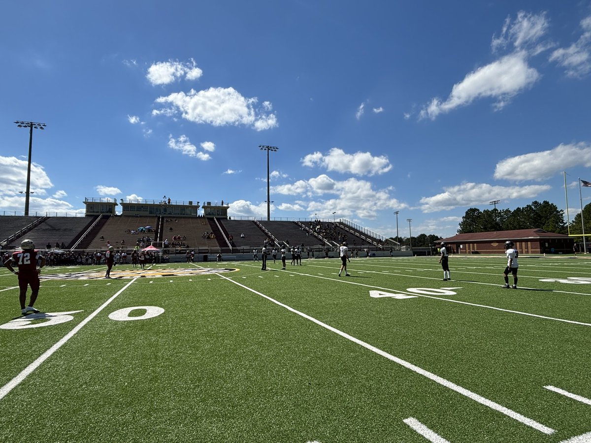 MorganCounty_FB's tweet image. Beautiful day for some football. Kicking region play off vs. Westside-Macon today. #letsgodogs