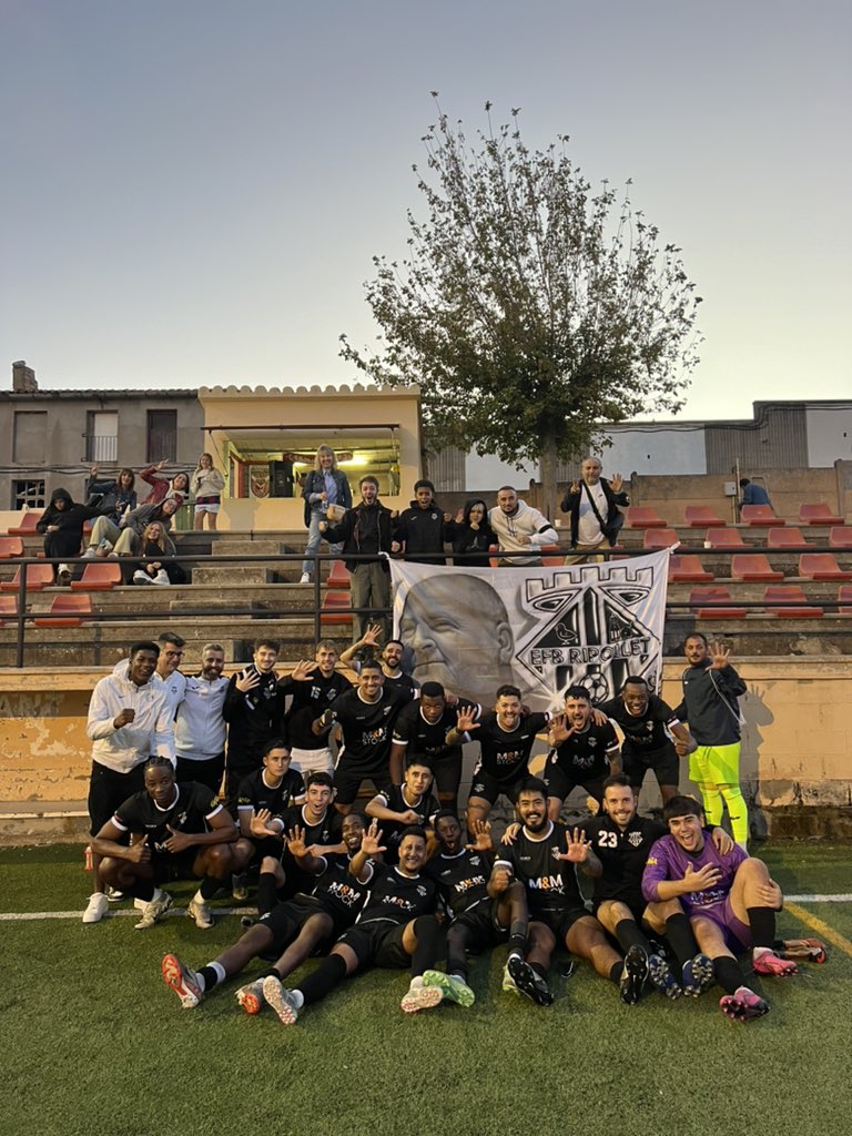 EscuelaRipollet's tweet photo. VICTOOOOORIA

El primer equipo gana 2 a 5 en el campo del Llorençà. Gran trabajo en todas las facetas del partido de los nuestros.

ORGULLO Y PASIÓN🖤🤍 https://t.co/FIjpfr2Fuv