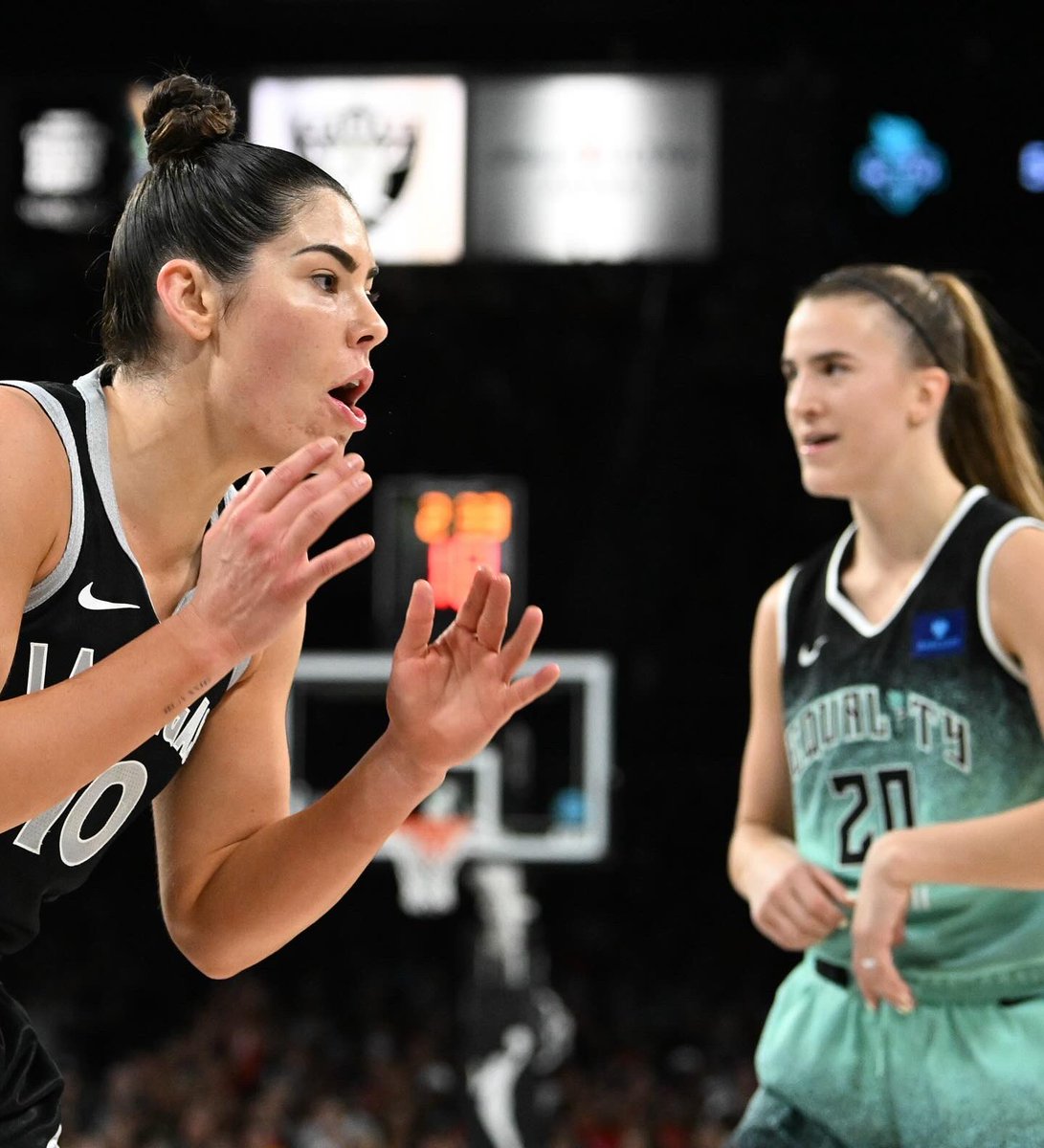 WNBA's tweet image. HEAVYWEIGHT CLASH 💥

The top 4 seeds are going to war in the Semi-Finals.

Who will inch closer to the title? Don’t miss the action tomorrow on ABC + ESPN starting at 3pm/ET 📺

#WNBAPlayoffs presented by @Google