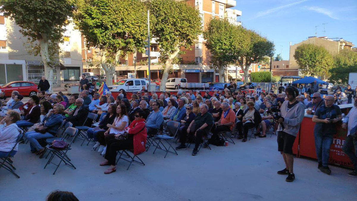 Éxit total a l’acte Som 1 d’Octubre Companys <a href="/silvia_sjulia/">Sílvia Julià Lleonart</a> de <a href="/JuristesDDHH/">JuristesDDHHMaresme</a> i <a href="/CesarLagonigro/">Cèsar Lagonigro</a> de <a href="/advocats_d/">Associació Advocats d'Osona Defensa Drets Humans</a>