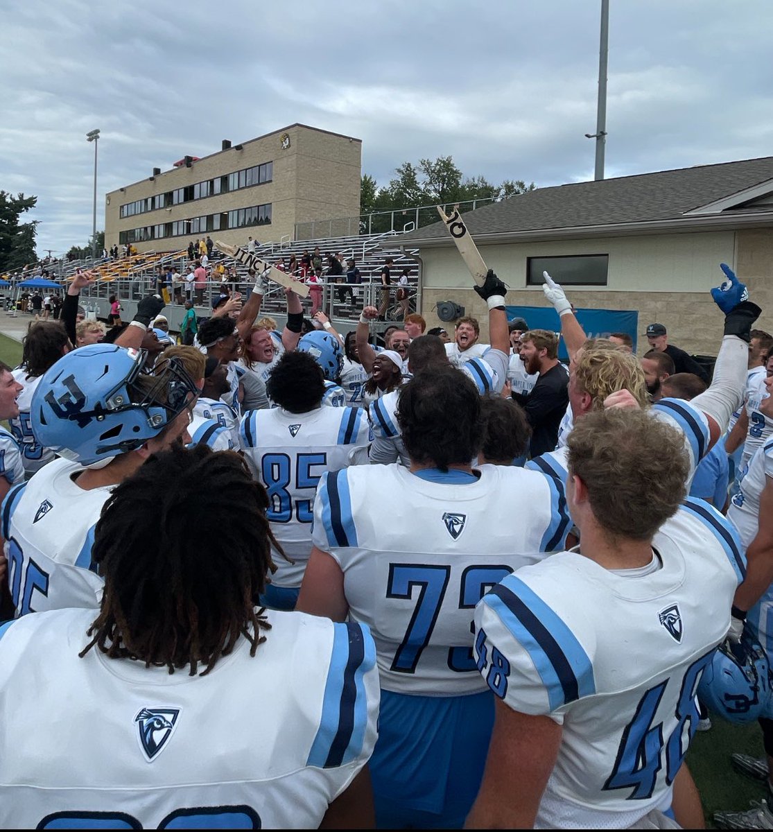 𝐆𝐑𝐈𝐓.

#SLEDGE | 🦚🏈