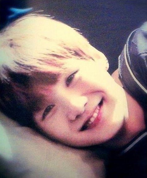 YOONGlYOONGI's tweet image. Yoongi at the age of 20 🥹❤️‍🩹
