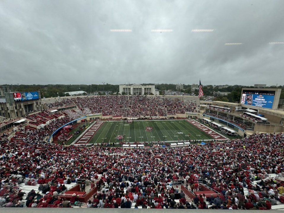 Loved the crowd! Like our team, lets do better‼️🔥💪

#IUFB  #GOIU   #NeverDaunted