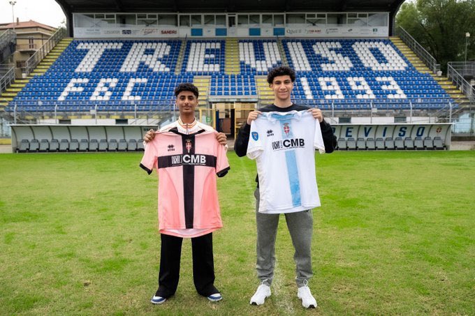 عقد ثنائي #أكاديمية_مهد السعوديان نايف جابر (مواليد 2008) و فيصل خلوفة (مواليد 2010) مع نادي تريفيزيو الإيطالي يشمل التالي/

- يلعب الثنائي في دوري فئة 17 سنة.
- يلعب كل لاعب 30 مباراة على الأقل في الموسم.
- تواجد تدريب يومي على فترتين.
- العقد لمدة سنة قابل للتجديد لسنة أخرى.