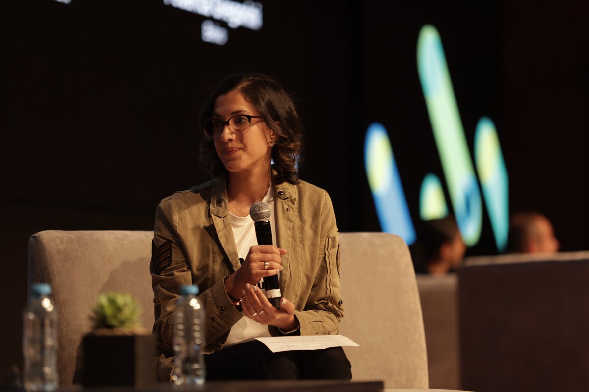 En “Conectando corazones y cuentas: IA como puente entre personas y finanzas”, Lilian López de <a href="/twilio/">twilio</a> , Ángel Fernández de <a href="/klar_mx/">Klar</a>  y Andrea Marcos de Bankaya nos hablaron de cómo la inteligencia artificial está cambiando la interacción de las personas con sus finanzas.