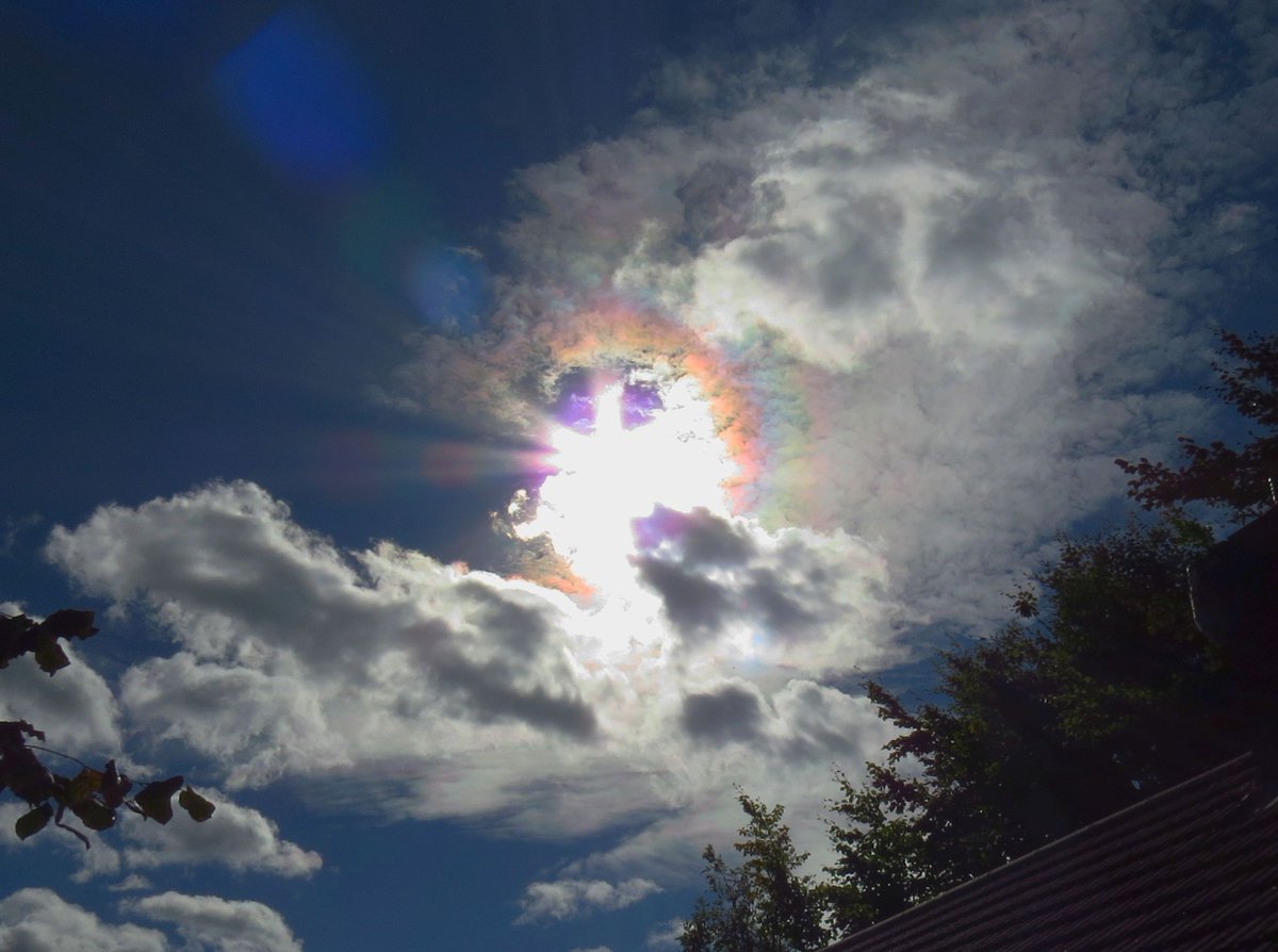 angegarrod's tweet image. Finally had some decent #iridescence today. #opticaleffects #atmosphericoptics @UKWIAN @Spicey_Spiney #stormhour #clouds @CloudAppSoc @metoffice @Hudsonweather @BBCWthrWatchers