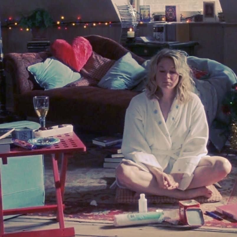 _magtastic_'s tweet photo. accidentally having a bridget jones autumn https://t.co/RsAQDl92Ys