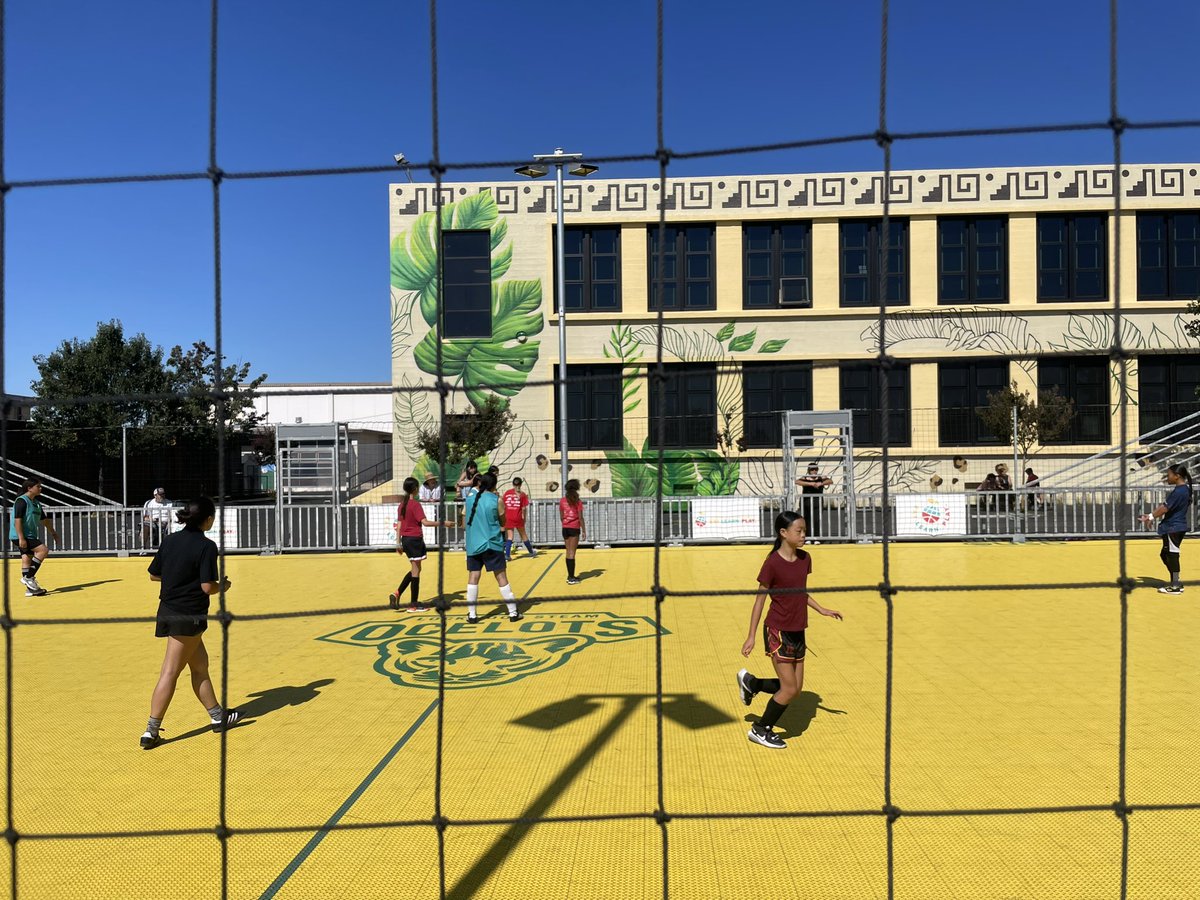 Thank you <a href="/StephenCurry30/">Stephen Curry</a> <a href="/ayeshacurry/">Ayesha Curry</a> for everything you do for Oakland. <a href="/eatlearnplay/">Eat. Learn. Play. Foundation</a> is a game changer for the community.