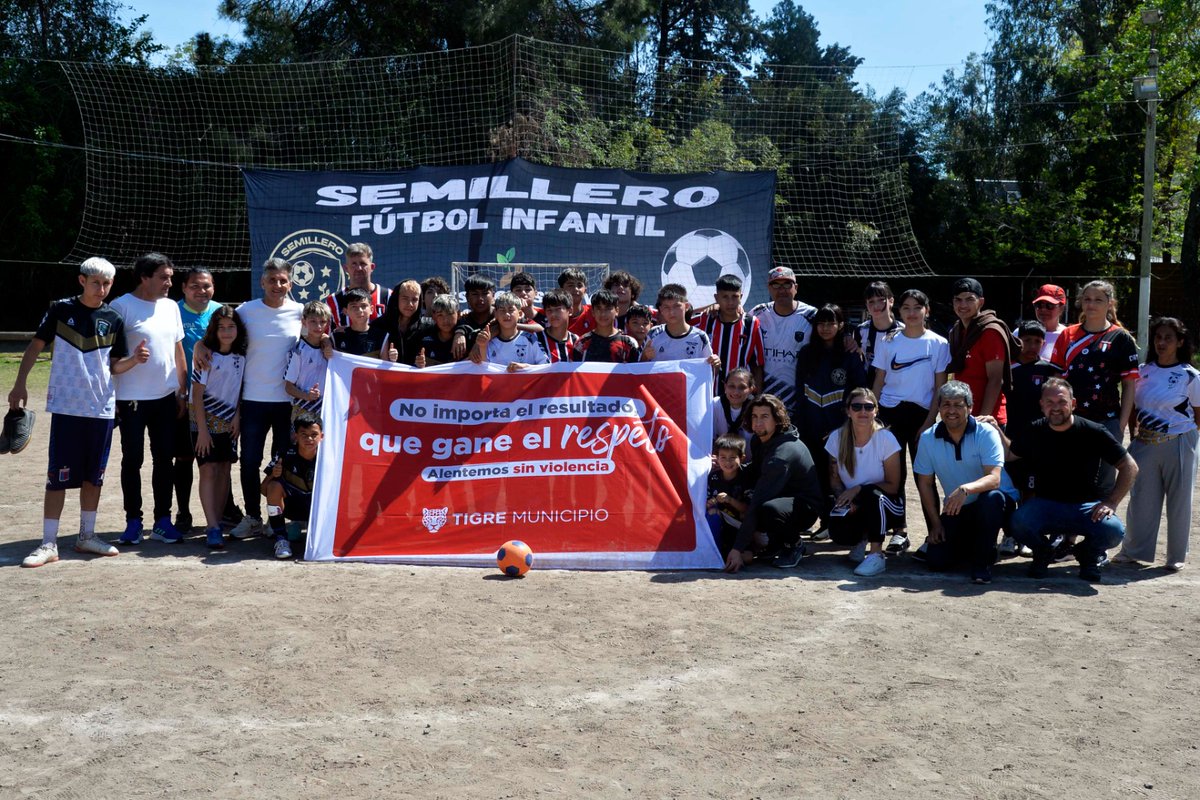 MunicipioTigre's tweet photo. Continuamos con el programa "Buenos Tratos en el Deporte", donde trabajamos con referentes de clubes de barrio en talleres que buscan concientizar sobre el rol fundamental de los adultos, y en erradicar todo tipo de violencia en las instituciones deportivas. 
#TigreEsMiVida https://t.co/Hqvyul9mEh