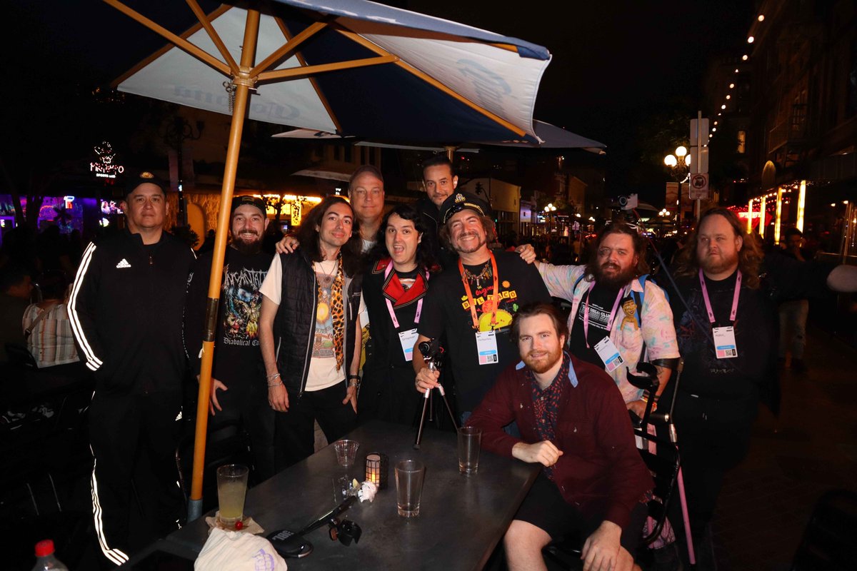tikitacotony's tweet photo. Great times with great people at #twichCon in the #gaslamp https://t.co/pTRCT9TLEP
