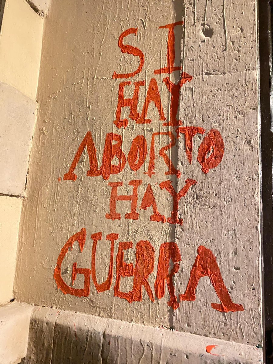 CarlRamirezA's tweet photo. Michoacán, México. 🇲🇽 

Así amaneció la fuente de “LasTarascas” en Morelia, Michoacán.

Contexto: por la vía legislativa, buscan despenalizar el aborto en esa entidad. No solo eso, el gobernador del estado, busca que el término se incorpore en la constitución local, y sea considerado un derecho humano.

¿Qué opinas?