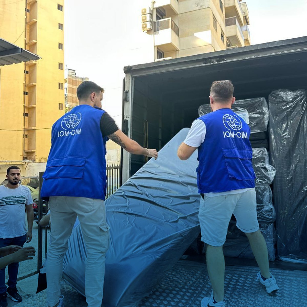 Today, 400 mattresses and blankets were distributed to displaced families in Beirut through a joint effort between IOM and <a href="/UNHCRLebanon/">UNHCR Lebanon</a>, providing essential support to those in need.