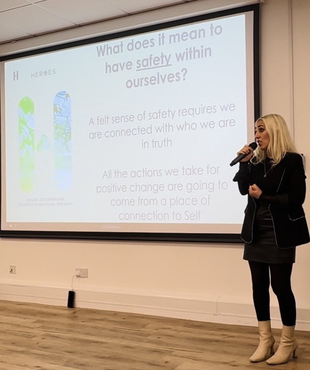 Miranda Arieh (@mirandaarieh) on Twitter photo Remember your POWER!💥Amazing afternoon motivational speaking at <a href="/thackraymuseum/">Thackray Museum of Medicine</a> ❤️
Wonderful room packed with community activists ready to create big scale change 💪🏽 boom boom! 💥
Thanks so much <a href="/StopWatchUK/">StopWatch UK</a> <a href="/YorksResists/">YorkshireResists</a> @theracialjusticenetwork and Harehills Action Team for Remember your POWER!💥Amazing afternoon motivational speaking at <a href="/thackraymuseum/">Thackray Museum of Medicine</a> ❤️
Wonderful room packed with community activists ready to create big scale change 💪🏽 boom boom! 💥
Thanks so much <a href="/StopWatchUK/">StopWatch UK</a> <a href="/YorksResists/">YorkshireResists</a> @theracialjusticenetwork and Harehills Action Team for