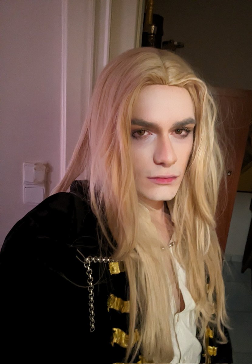 bl00dblink's tweet photo. Cosplayed alucard for fantasy festival 🦋
#castlevania #dbd https://t.co/TF8ddwZjgp