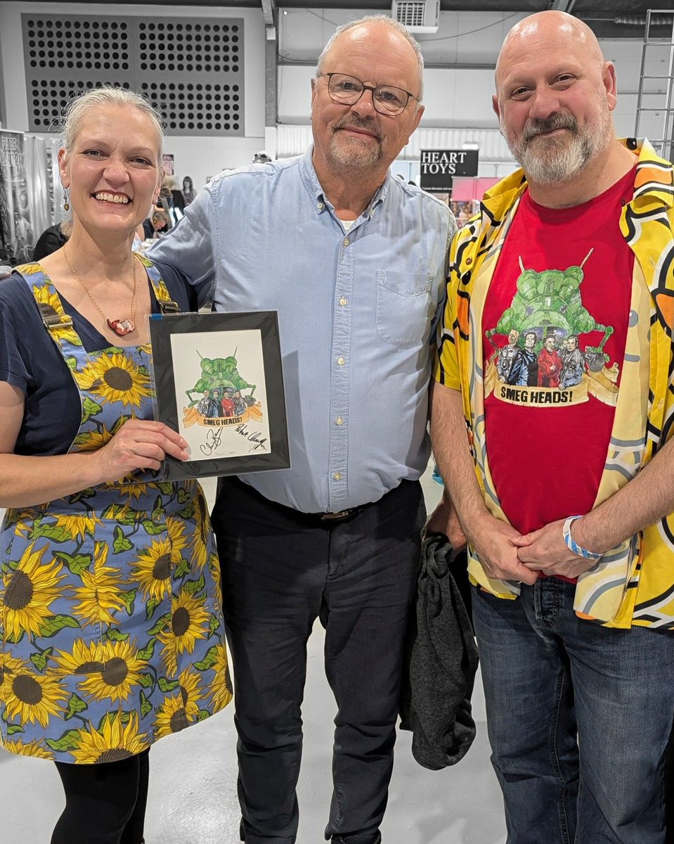 brambledowndes1's tweet photo. We met #RedDwarf star Robert Llewellyn today at #NorCon
He was blimmin lovely! https://t.co/kNdbJzfjvW