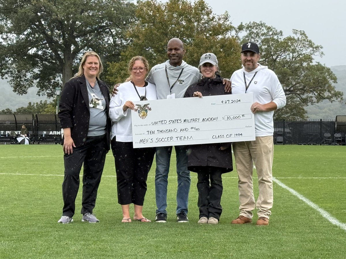 ArmyWP_MSoccer's tweet photo. Proud to have the Class of ‘94 at today’s match as they celebrate 30th year reunion!

We also thank the class for their generous support of Army Men’s Soccer! https://t.co/JXT43YvOp6