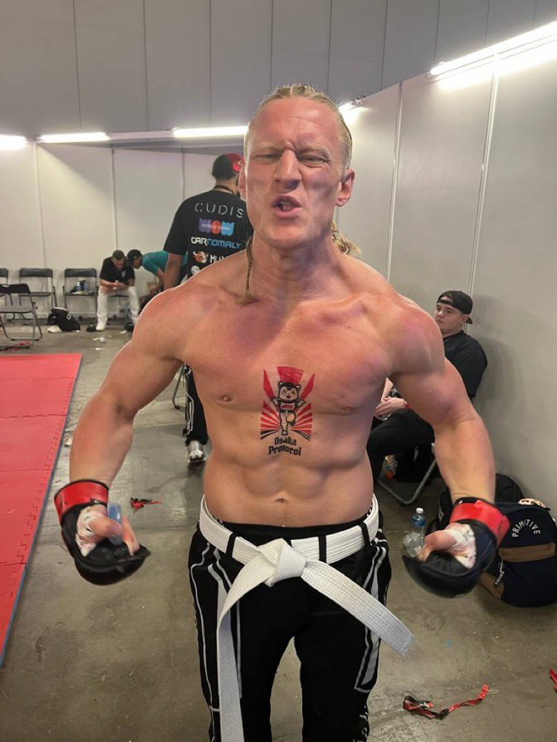 Random_Stash's tweet image. Save yourself from the collapse of the WEST…buy $Osak and WIN… $Osak will set you free…Just look at this #DEV he WON just like all the #devsofblackshiba will #LFG 

@OsakaProtocol @shineyd1111