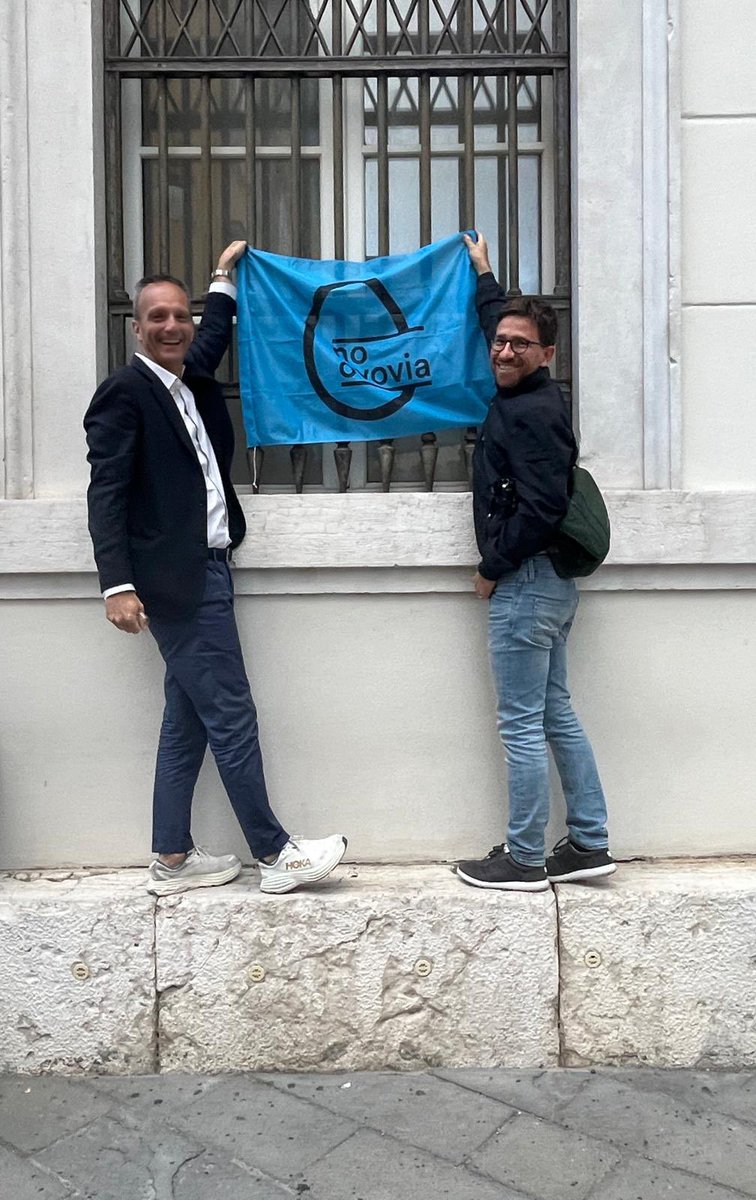 Anche oggi tanti triestini in fila per dire no al folle progetto #ovovia! Siamo già oltre le 8.500 firme in 4 giorni e potete ancora aggiungervi (o aggiungere qualche amico) sottoscrivendo qui chng.it/Rpv9FrcDB9