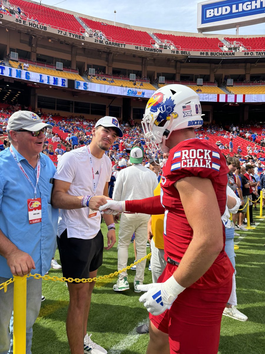 Linkon Cure 🤝 Leyton Cure 

Some pregame brotherly love