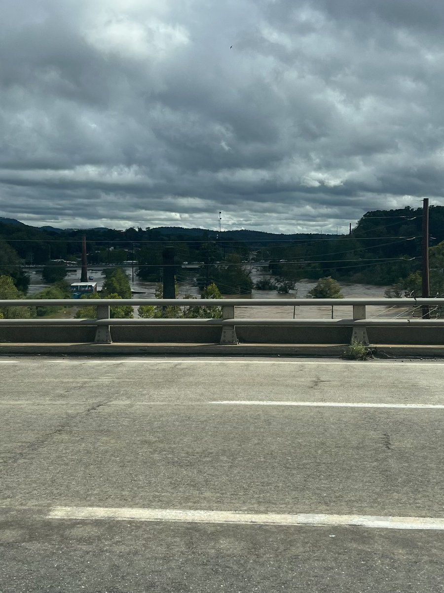 MaseJ0's tweet photo. @romeoNblkjeans @asheville Most of downtown is in decent condition, but Biltmore Ave is underwater. River Arts, Carrier, and French Broad River Parks are essentially gone. Chimney Rock too. 

The pics below are not the best, but it’s Carrier Park from the exit and River Arts from the bridge https://t.co/P7qJ3vsAah