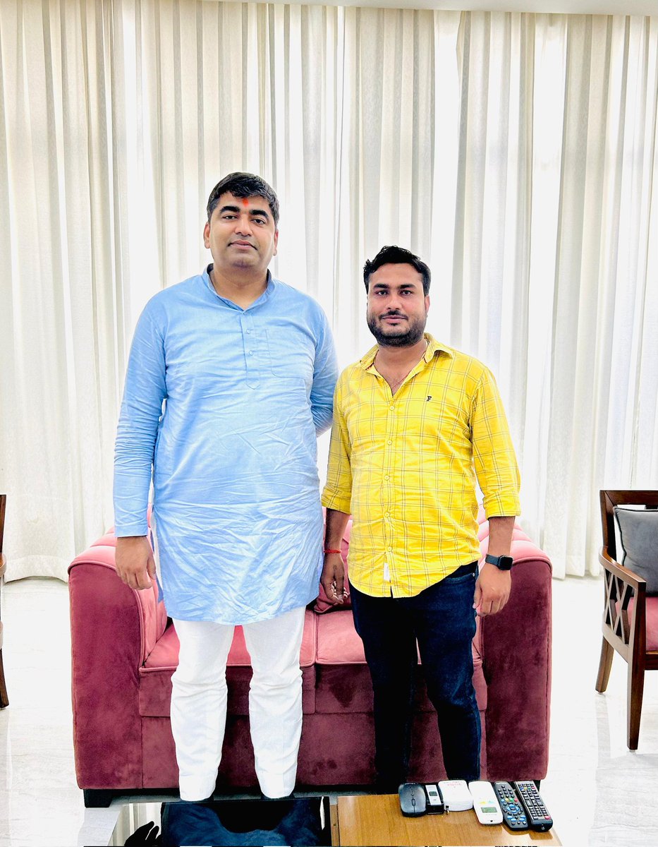 Shailendrabhanu's tweet photo. पूर्व मुख्यमंत्री आदरणीय @yadavakhilesh जी के प्रिय भाई इटावा जिले के प्रथम नागरिक जिला पंचायत अध्यक्ष आदरणीय @Samajwadi_AY भैया जी को जन्मदिन की ढेरों शुभकामनाएं एवम बधाई हो 🎊🎉🎂

Wish You a Very Happy Birthday Respected Bhaiya🎉🎉🎂🎂 https://t.co/OH6dZzVy4b