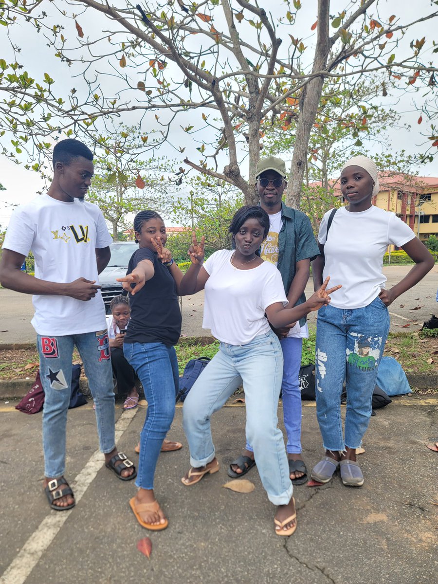 ifedavid_o's tweet image. I literally slammed the pen today, make i go collect my B.Tech (food science and technology)