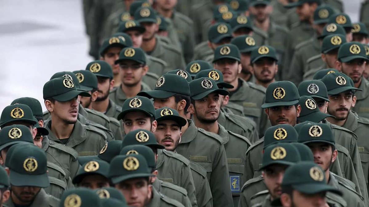 ajans_muhbir's tweet photo. 💥💥 #SonDakika

İran Silahlı Kuvvetleri, tüm askeri personelin izinlerini iptal etti ve İran genelinde tam alarm durumu ilan etti. https://t.co/EivfV7IXgS